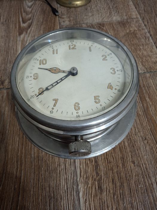 Продам  часы  подводой