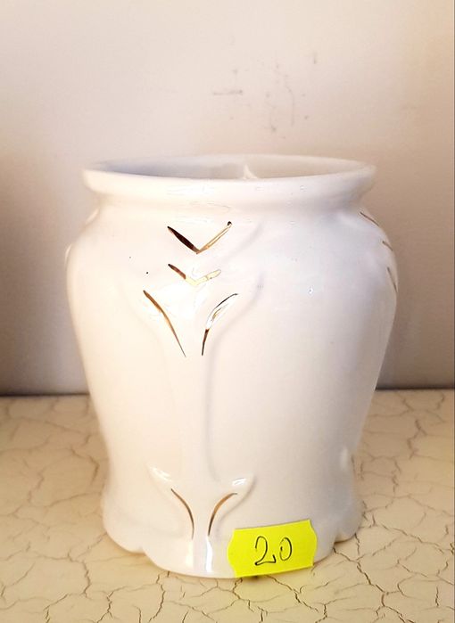 Obiecte decorative vechi din porțelan