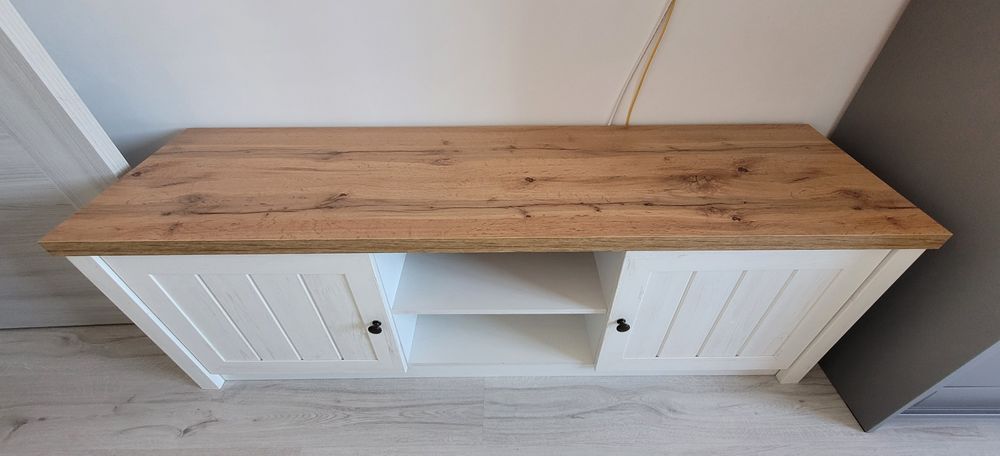 Comodă TV albă cu blat lemn – ca nouă