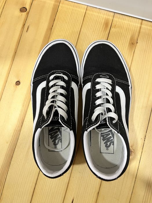 Обувки Vans, Adidas Ozweego