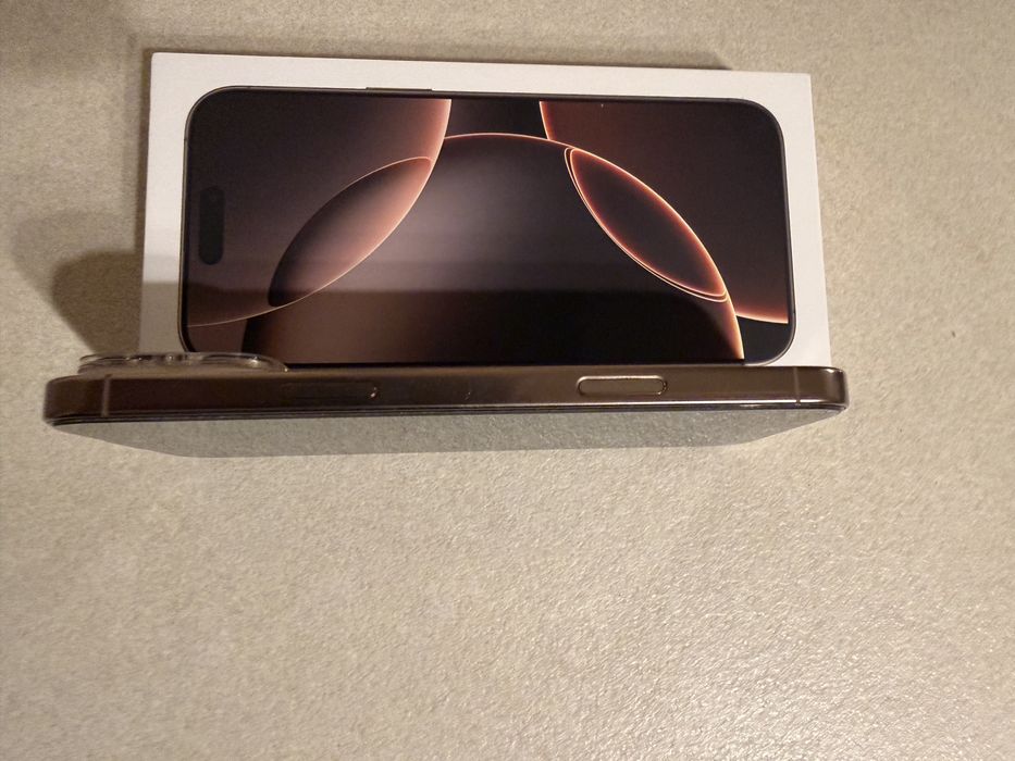 iPhone 16 Pro Max 256GB Desert Titanium с гаранция и застраховка