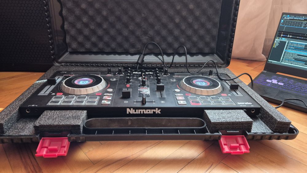 Consola dj Numark platinum + case dedicat