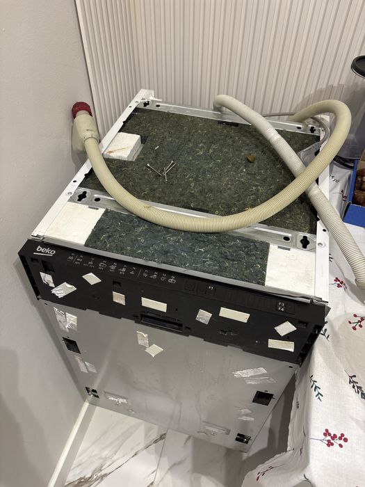 Masina de spalat vase incorporabila slim functionabila BEKO DIS26020, 2017, 10 seturi, 6 programe, 45 cm, A++, stare buna