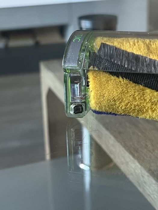 Dyson V12 четка с лазер