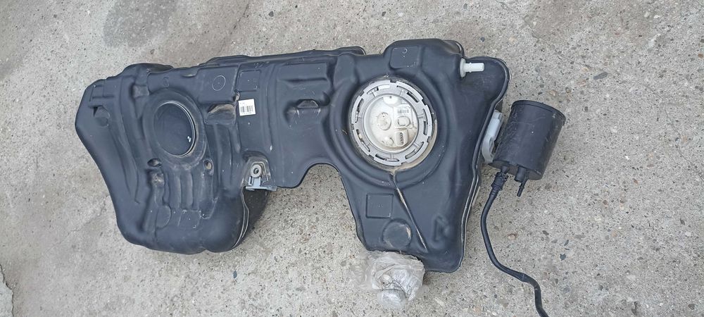 Rezervor combustibil benzina BMW F30 F31 F80 M3 Seria 4 F32 F36 F82 M4