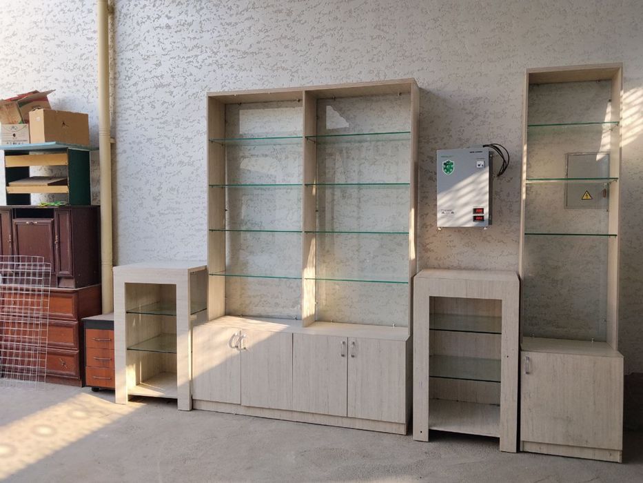 Продаётся комплект мебели для магазина / офиса / мастерской