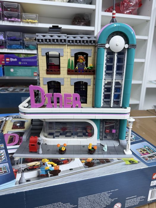 Lego Creator Downtown Diner 10260