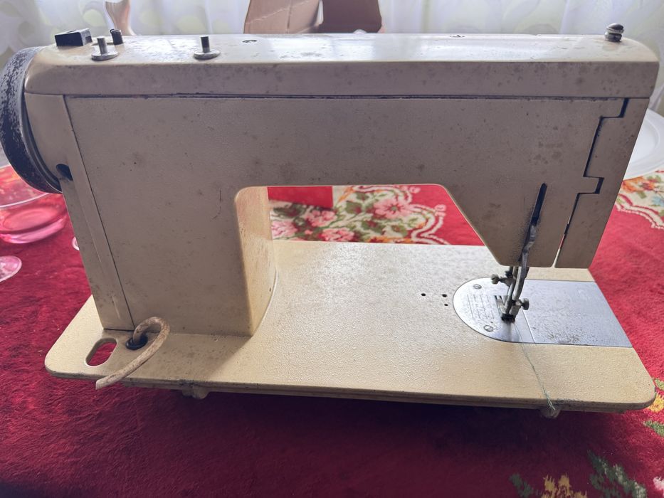 Masina de cusut defecta