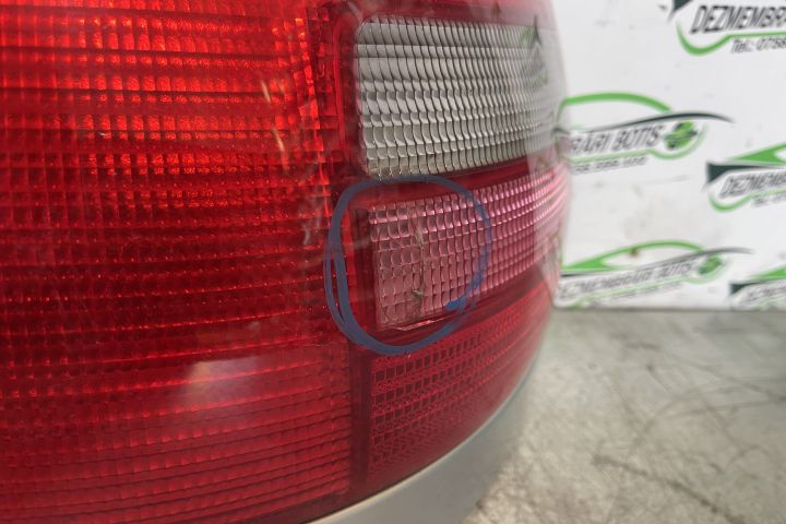 Lampa / Tripla stop stanga pe aripa DEFECT 8D0945095D Audi A4 B5