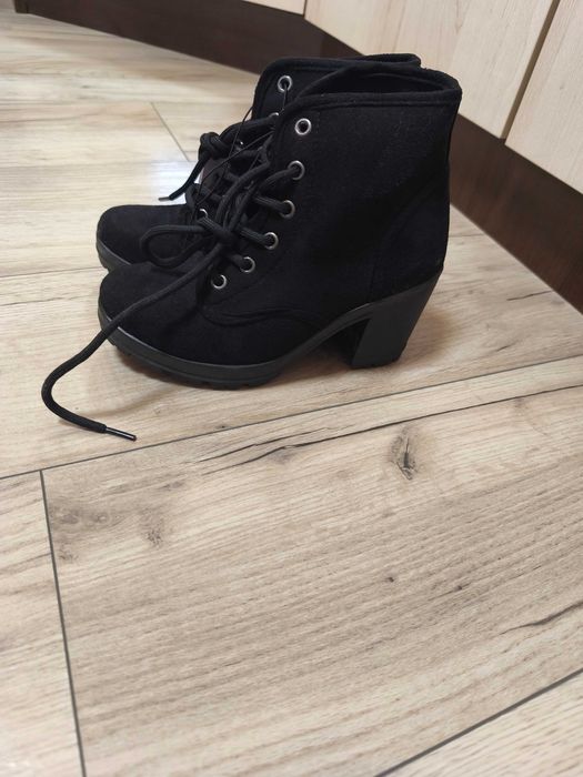 Зимни боти 36 номер 11лв. Чисто нови