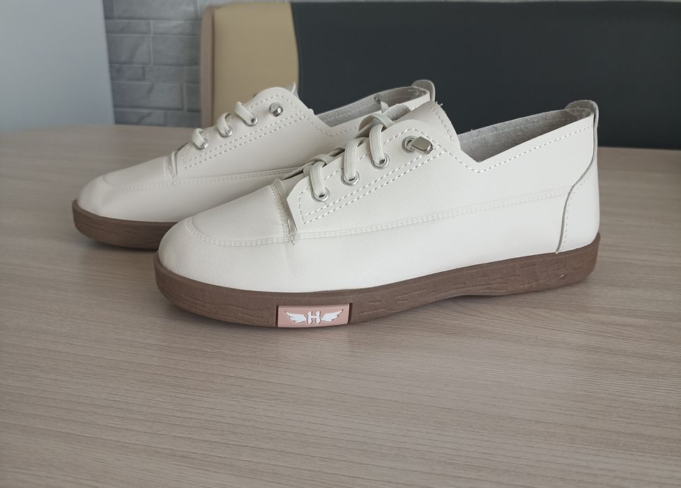 Кроссовки новые!