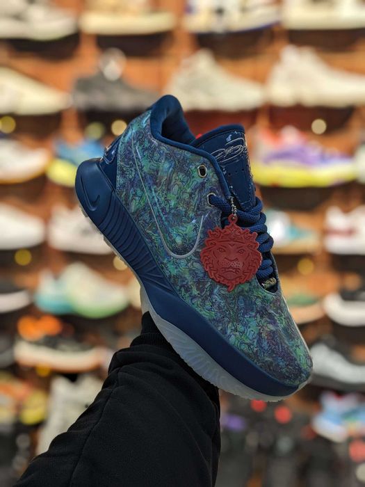 Кроссовки Nike LeBron 21