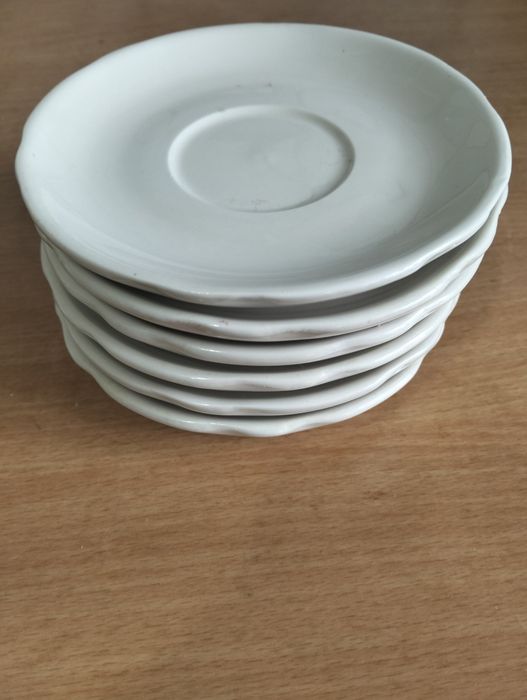 Продам блюдца 14 см.