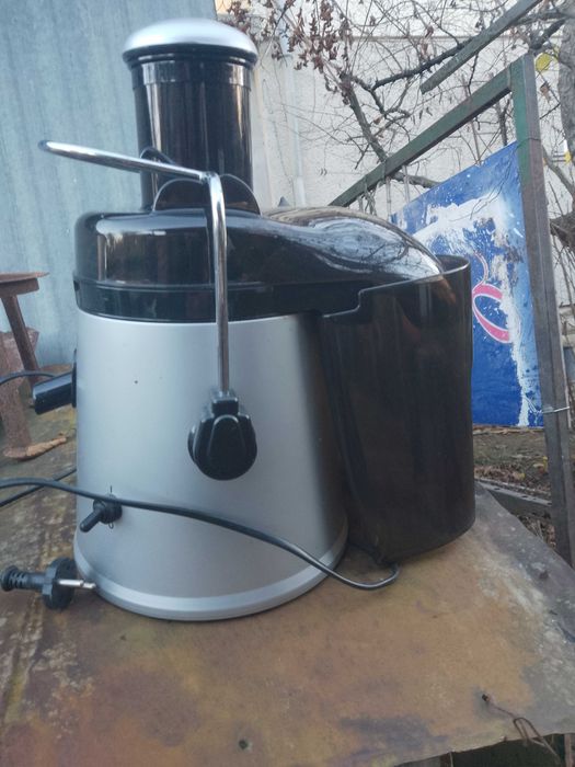 Продавам сокоизтисквачка за цели плодове