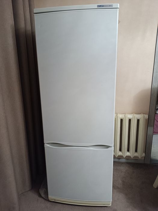 Продается двух камерный холодильник