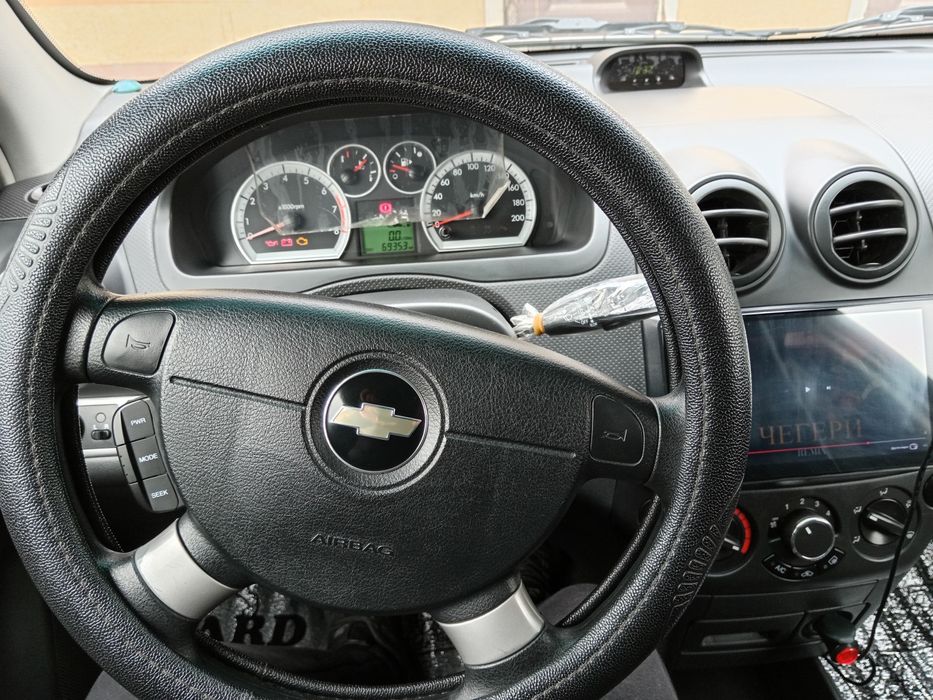 Нексия 3 сотилади 111