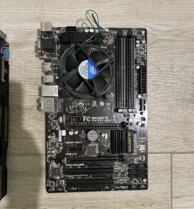 видеокарта и дънна платка GIGABITE WINDFORCE