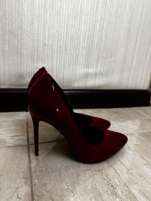 Каблук красный  Б/у торг есть