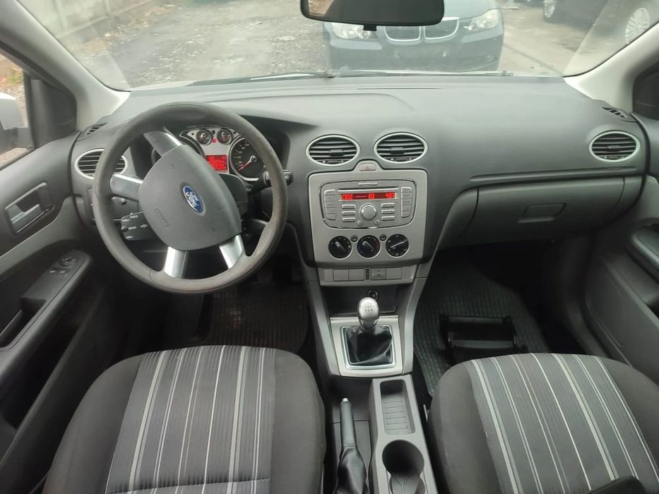 usa fata stanga/usa spate stanga ford focus 2 facelift break diferite