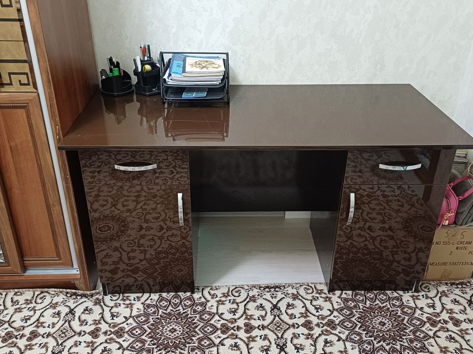 dars stoli xona uchun