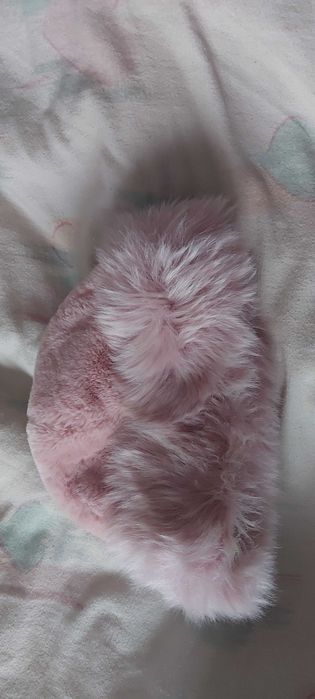 Căciulă roz pufoasă cu blană artificială