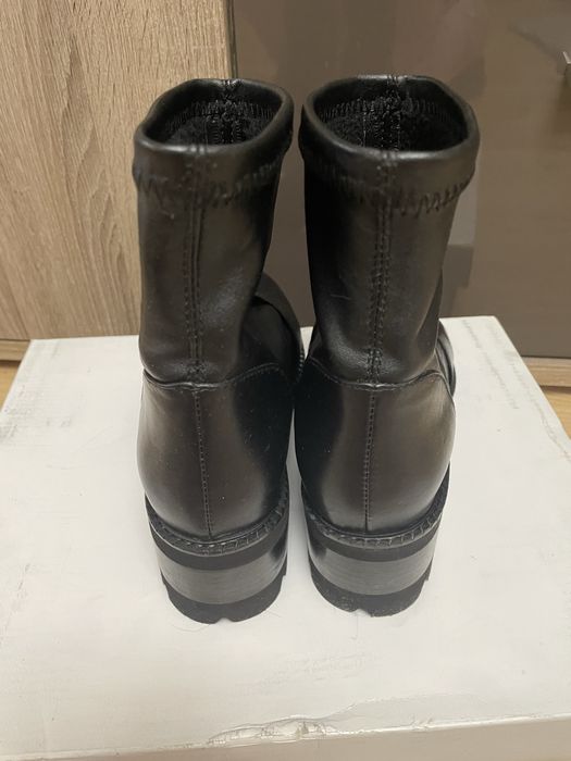 Боти CARLO  FABIANI-номер 36, но отговарят на 37