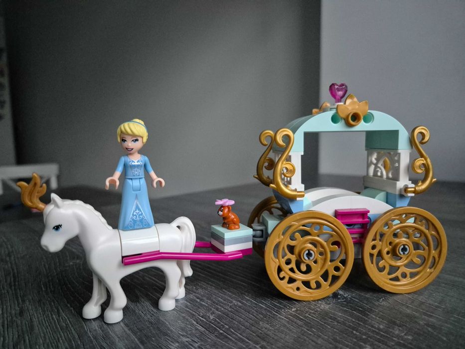 Set Lego Disney caleasva Cenusaresei