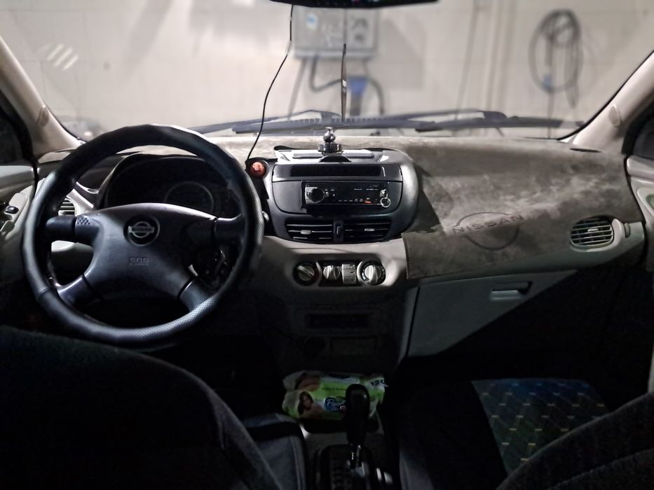 Ниссан Альмеро Тино.