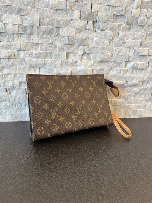 Неустоим модел чанта клъч.