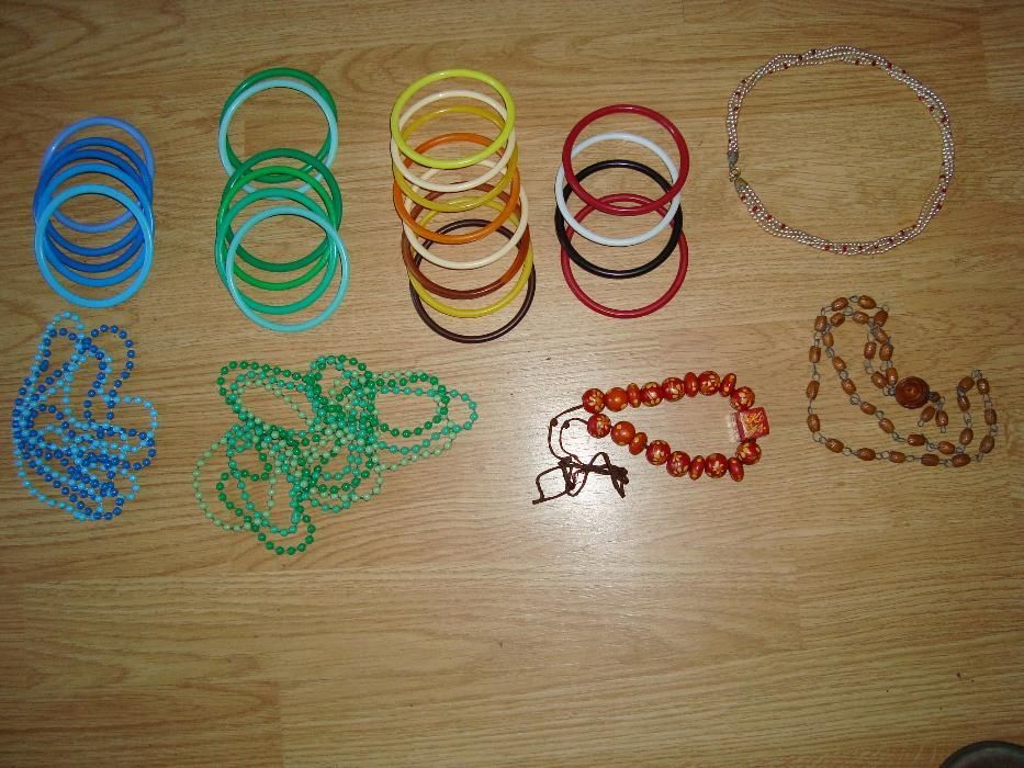 Bijuterii plastic /lemn/samburi