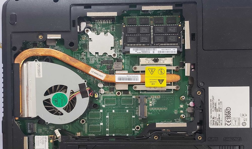 Ноутбук Fujitsu AH531 Core i5