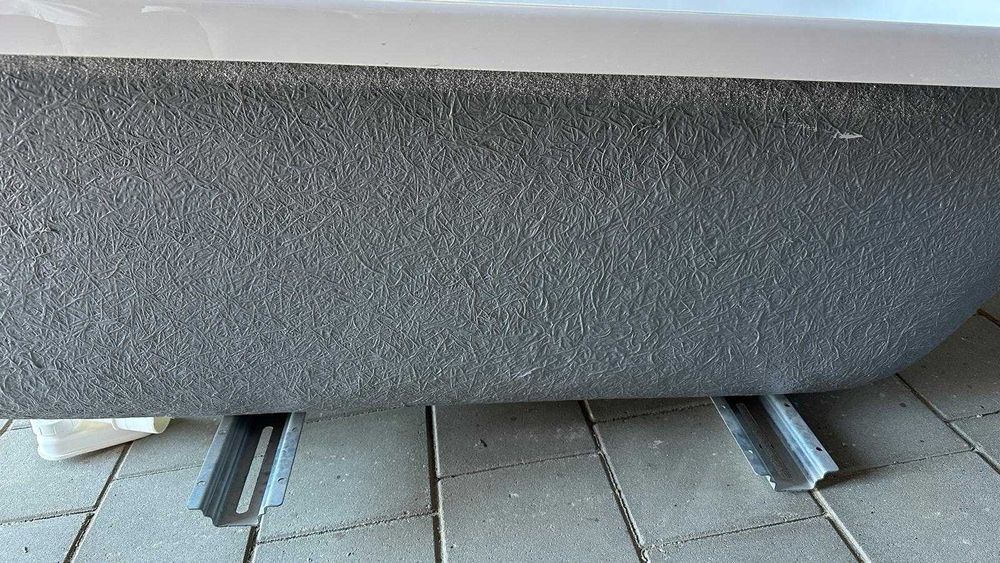 Cada rectangulara Ideal Standard Hotline 160 x 70 cm si  Paravan de cada SanSwiss Ocelia