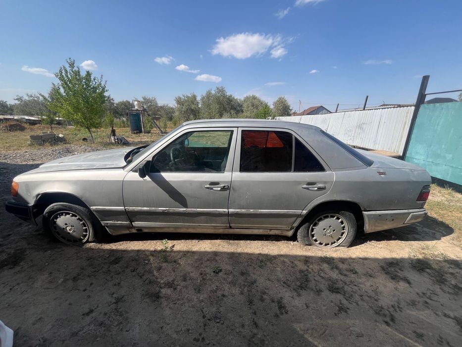 Мерседес      124