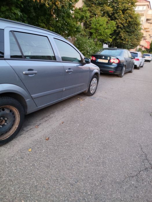 Vând Opel Astra break.
