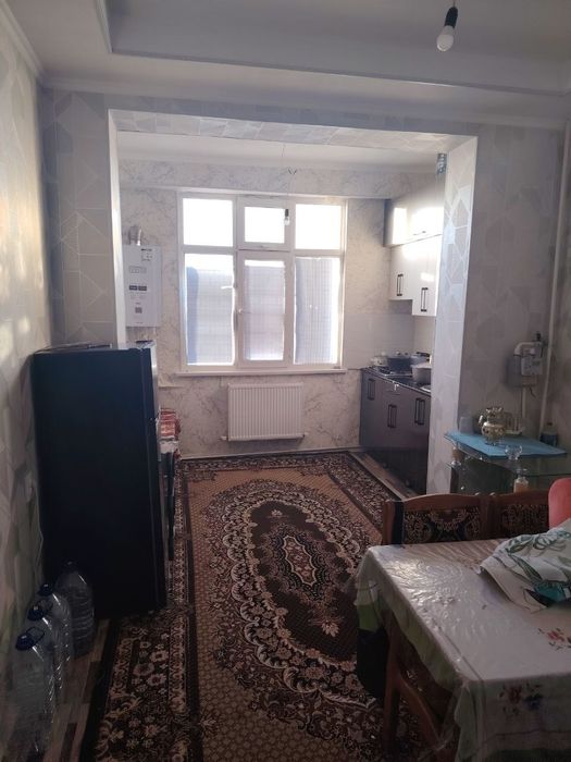 Продаю 1 комнатную  кв 13мкр 8дом