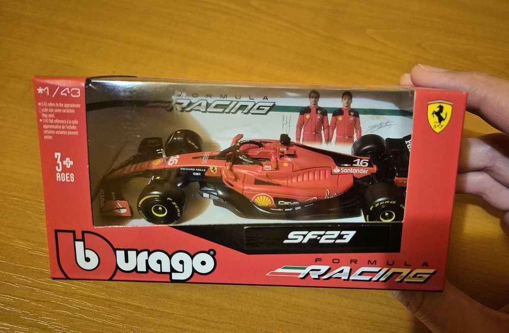 Machete auto scara 1 43 Formula 1 Bburago Red Bull Petronas Ferrari