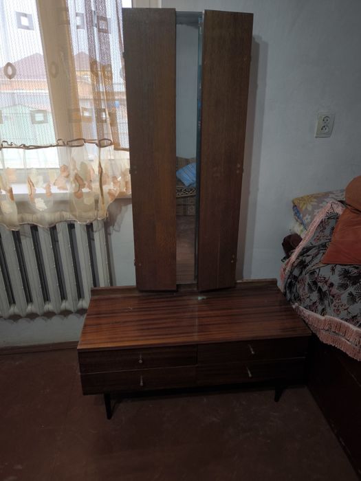 Трюмо айнасымен сатылады