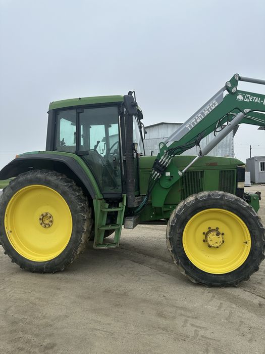 John deere 6800.