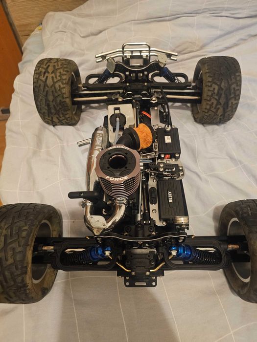 Mașină RC Monster Truck cu motor termic – Nitro / Kerosen