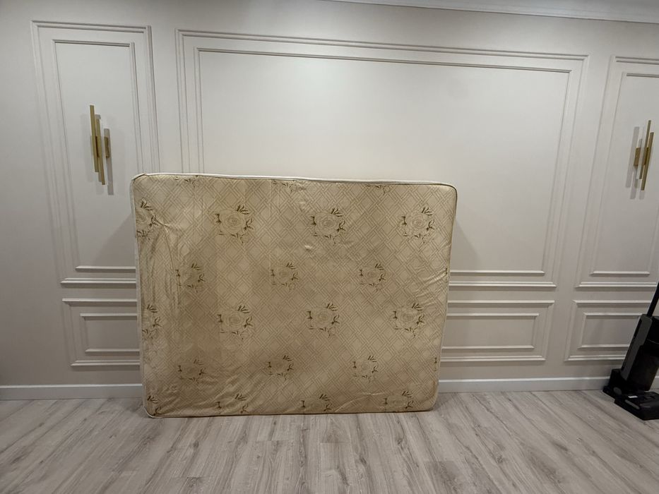 Продам матрас,в отличном состоянии