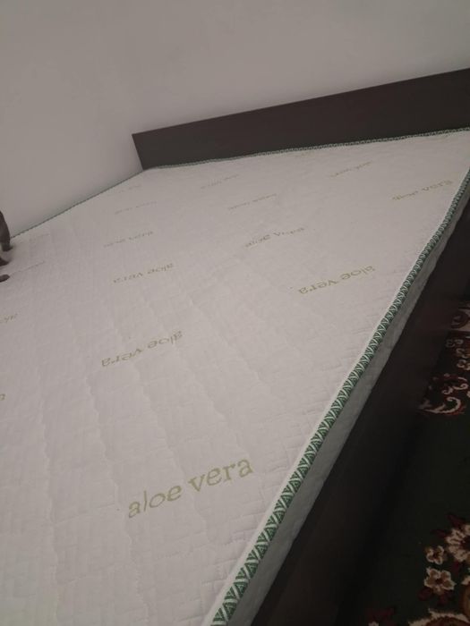 Vând pat cu tot cu saltea