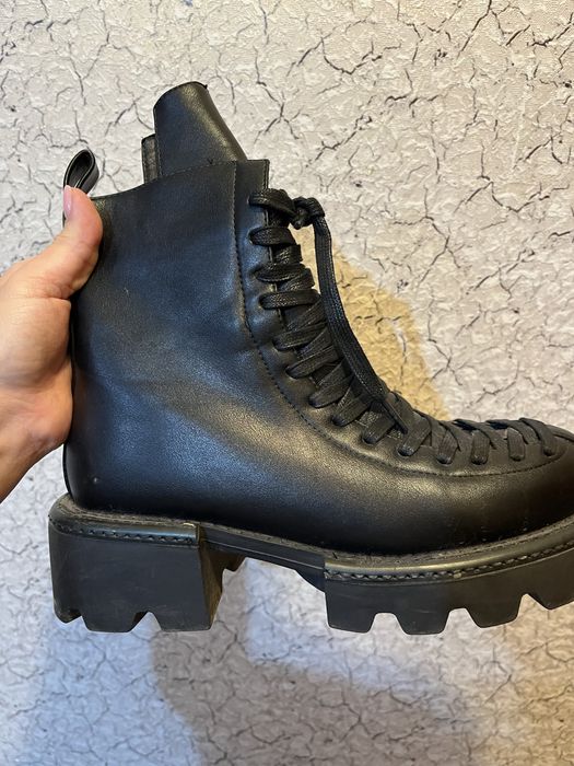 Продам зимние ботинки женские