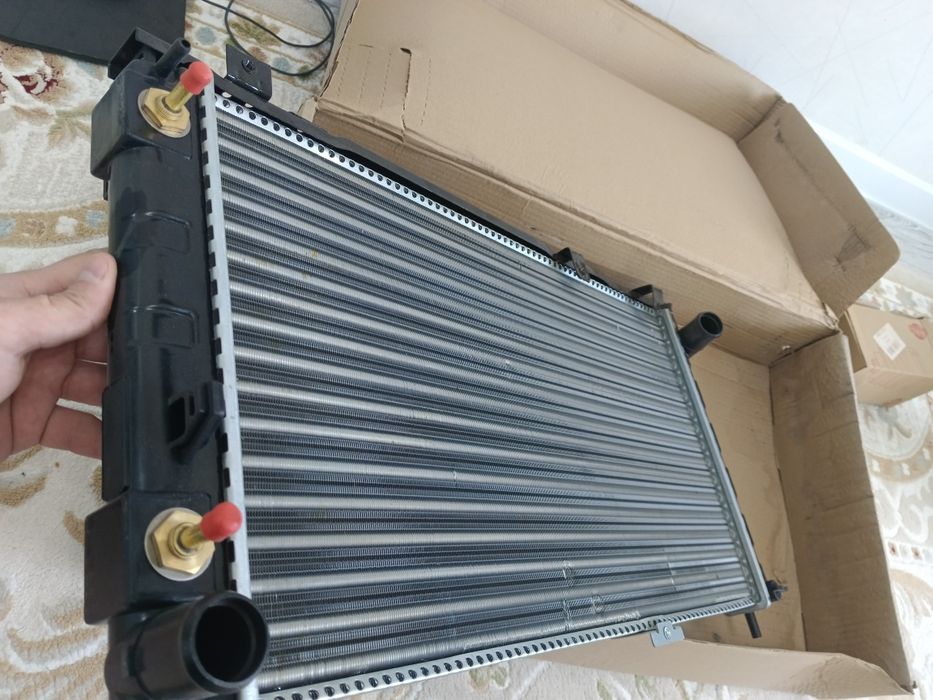 Радиатор охлаждения Lada Granta