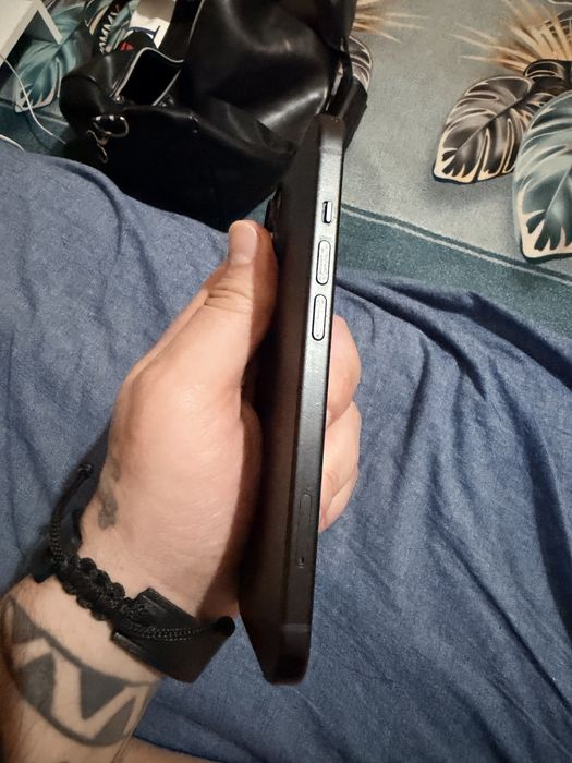 Продам iphone 15 128gb