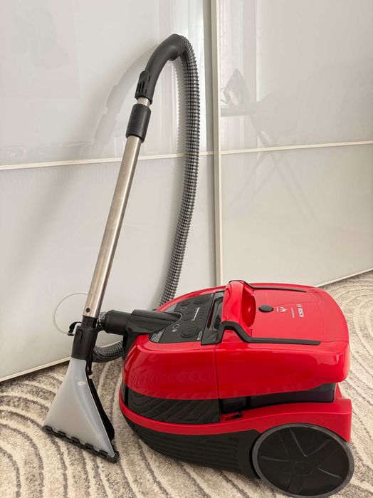 Aspirator cu spalare BOSCH AquaWash&Clean