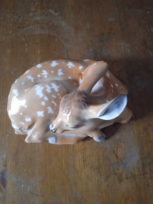 Продам статуэтку фарфоровую