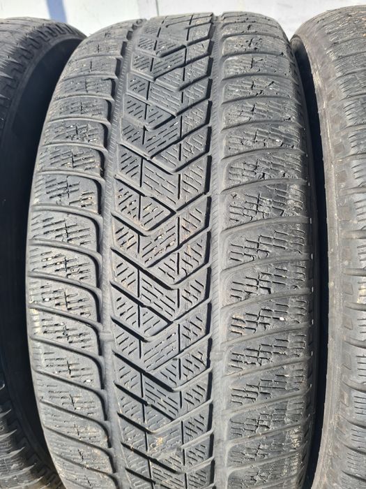 4 бр. зимни гуми 255/50/20 Pirelli DOT 4316 4,5/5 mm