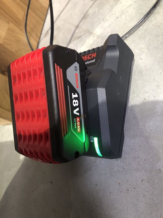 Bosch GAL 18V-20 Incarcator pentru acumulatori Li-ion tensiune 18 volt