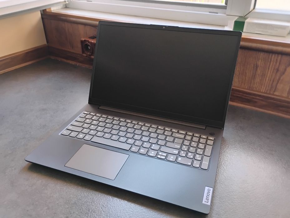 Laptop Lenovo - Ryzen 5 - 5000serie - Vega 7 - 24GB