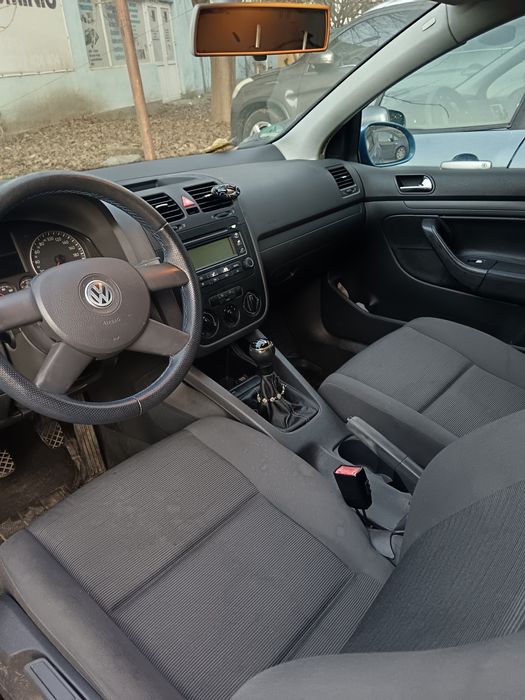 Vând Golf 5 2004  1.4 benzina
